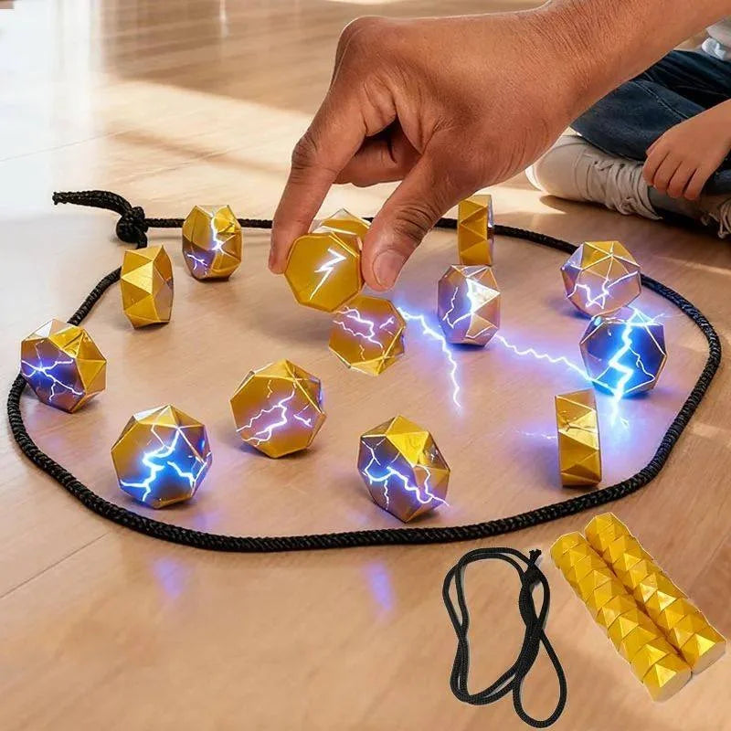 Guldfärgade magnetiska spelpjäser placeras inom ett svart spelrep